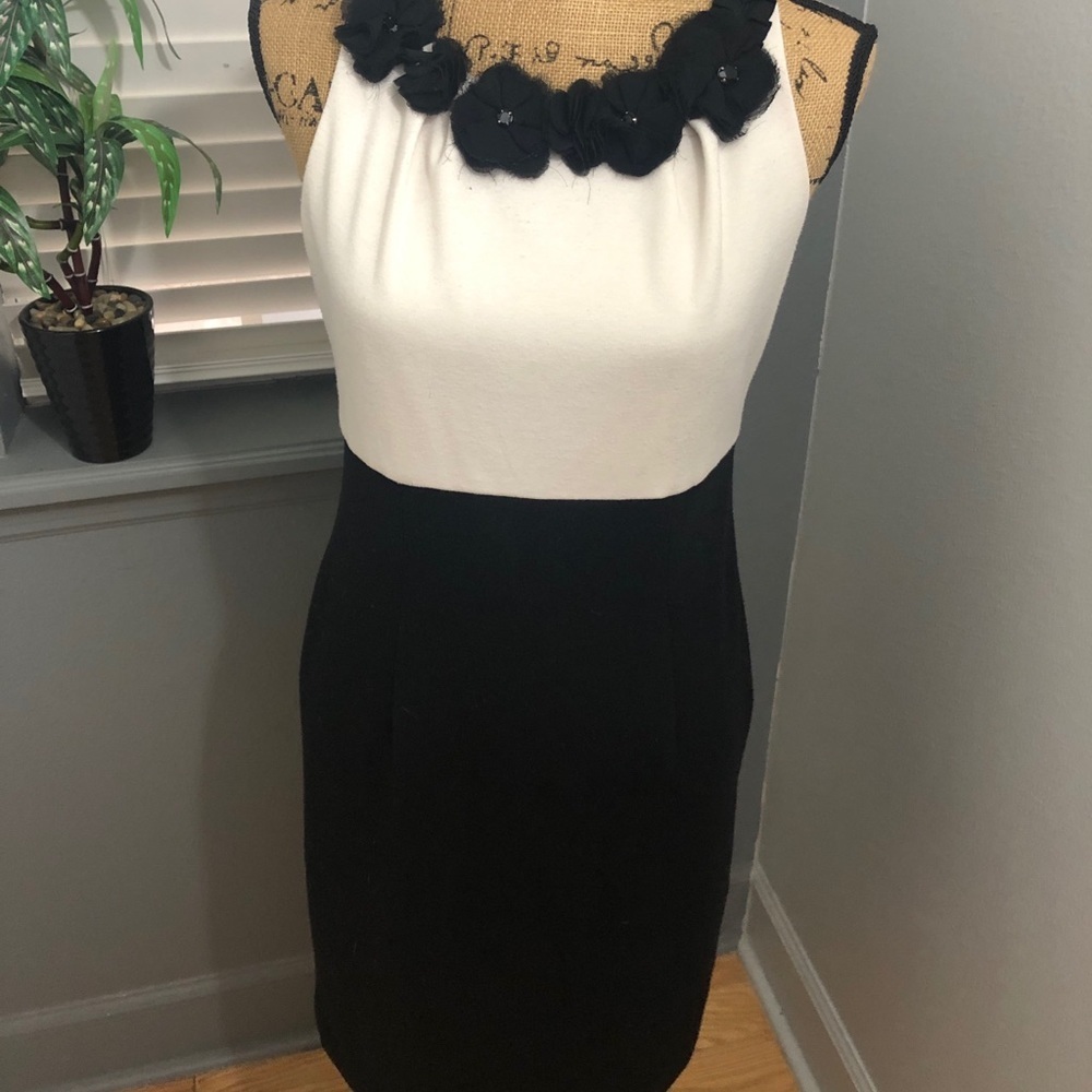 Just...Taylor Black and White Sleeveless Sheath Dress with Floral Neckline